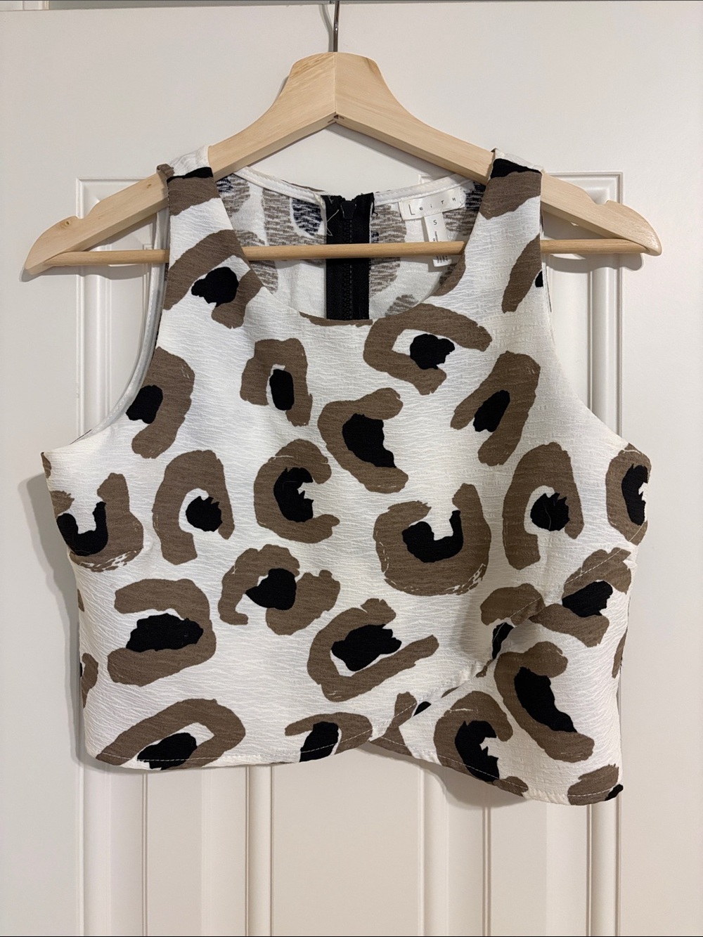 Leith Leopard Print Cropped Tank Top - White, Brown & Black